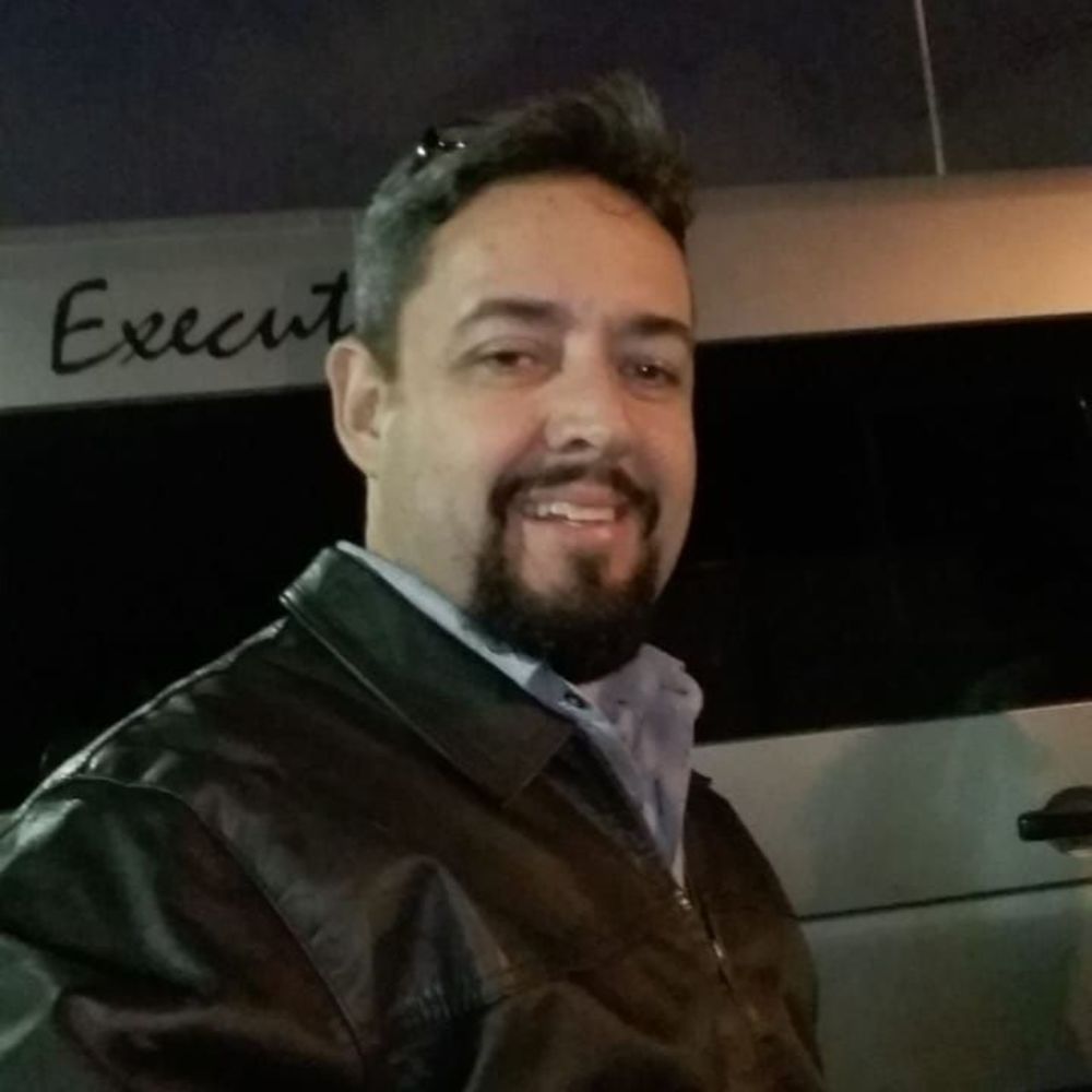 Meet your Posher, Carlos